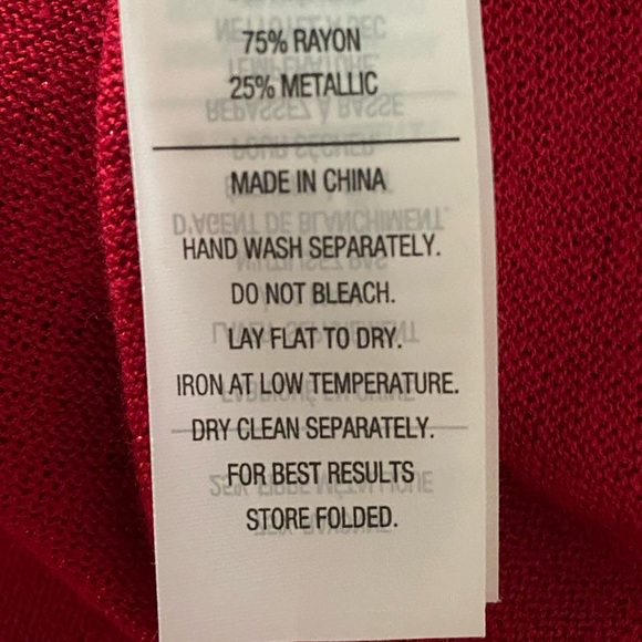 NWOT. Nygard Women’s Sleeveless Turtleneck Stretch Top Metallic Red Size MEDIUM. - Picture 9 of 10